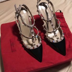 Valentino studded pumps in patent leather black.